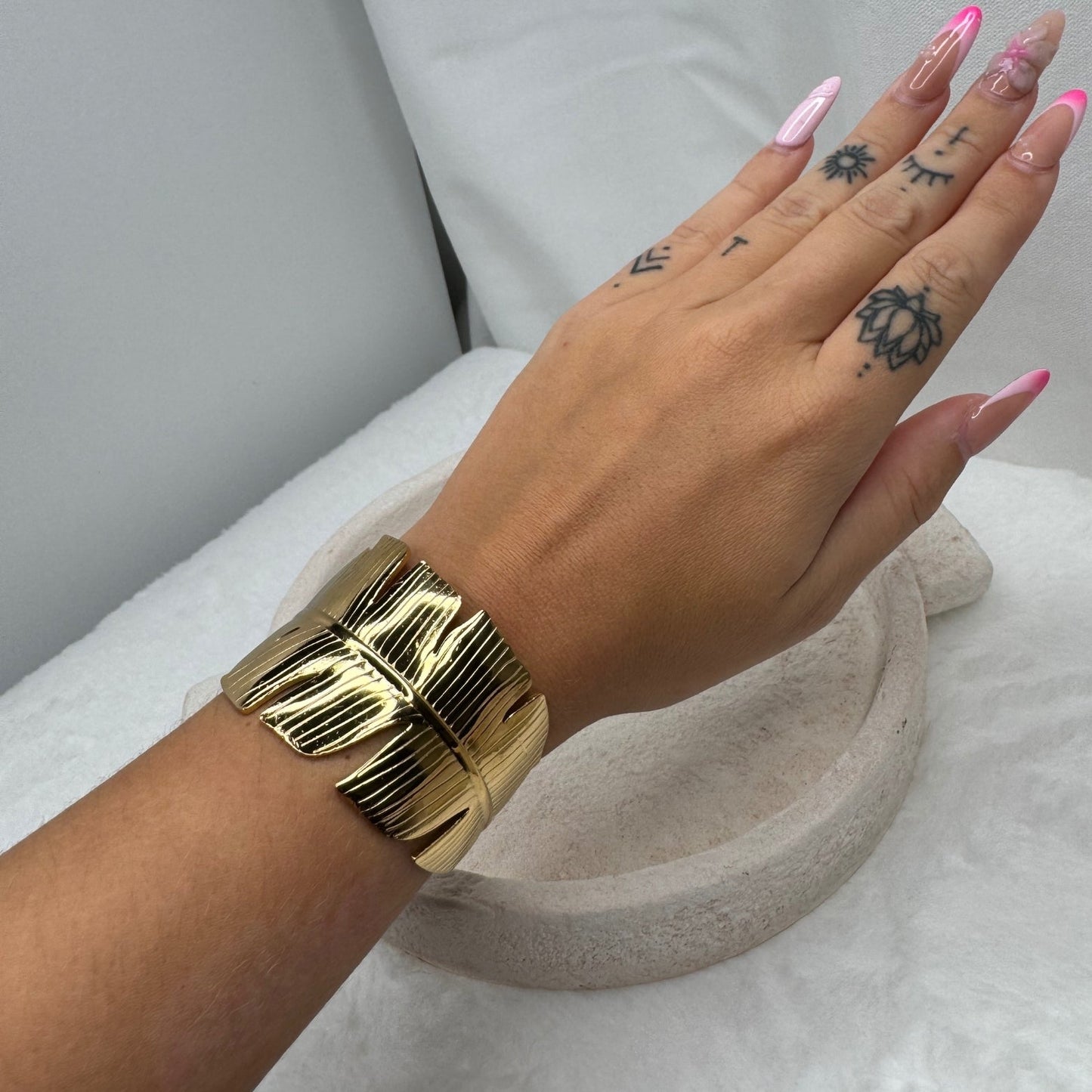 🌴 Manchette Feuilles Palmier Dorée – Éclat tropical & chic ensoleillé ✨