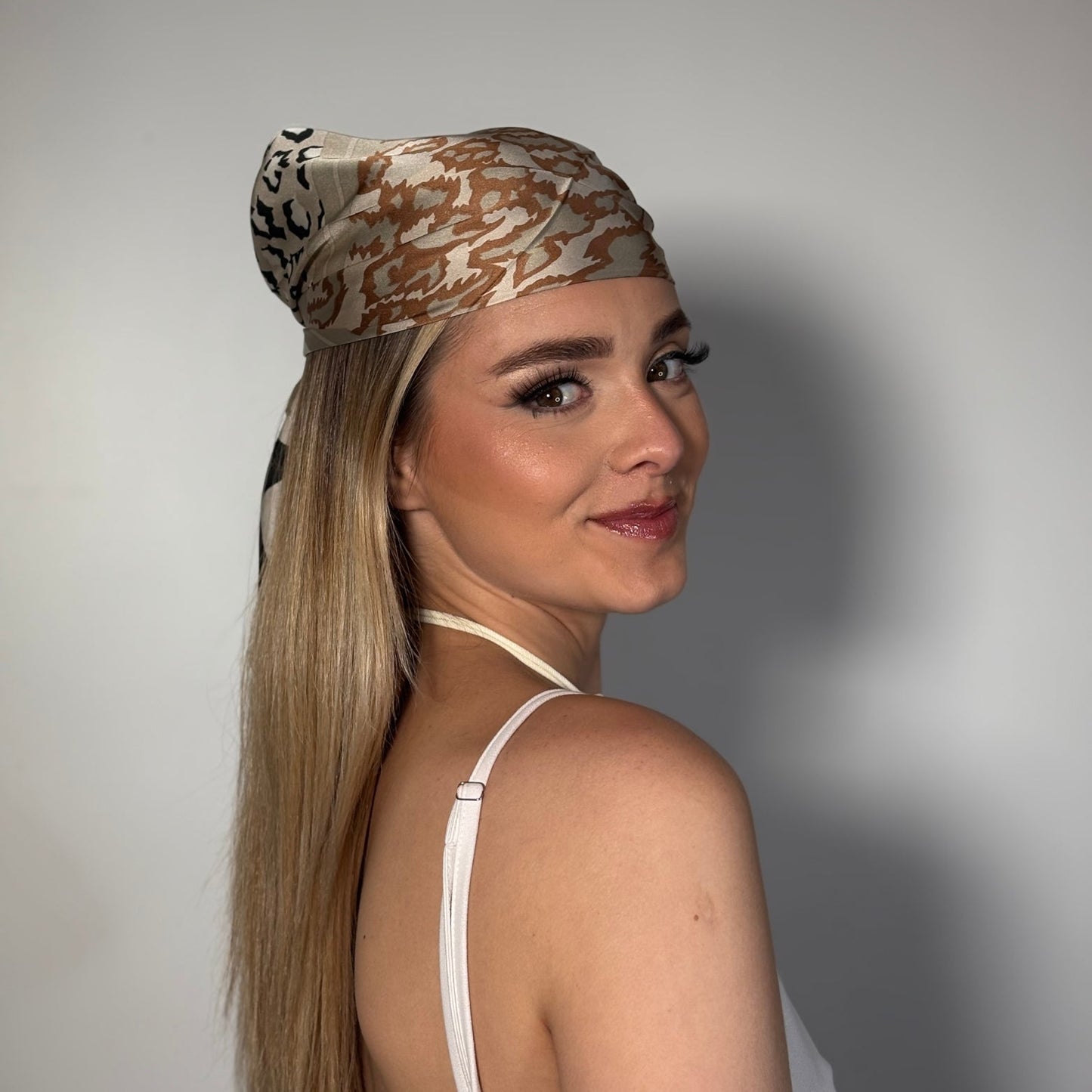 Foulard Mikumi – Motif Zèbre & Léopard Beige 🦓🐆