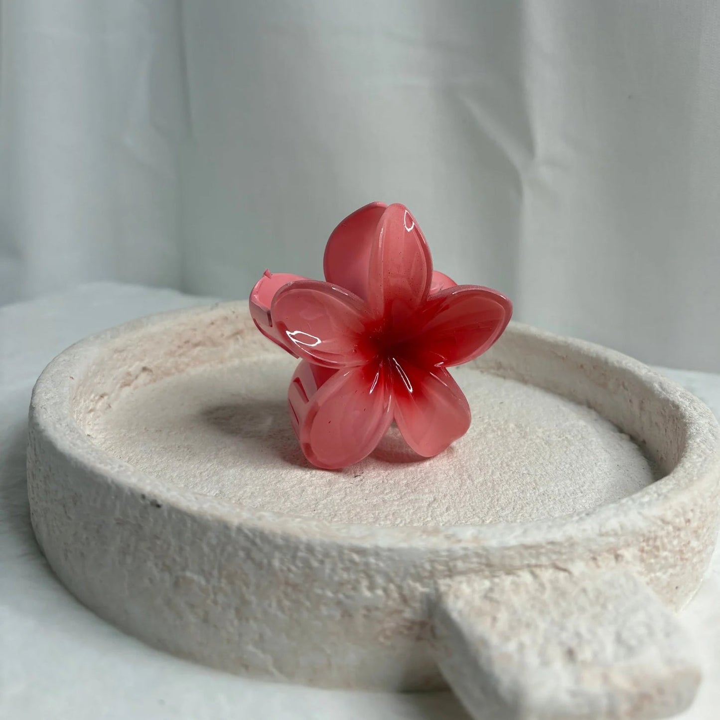 Pince fleurs rose pale cœur rouge