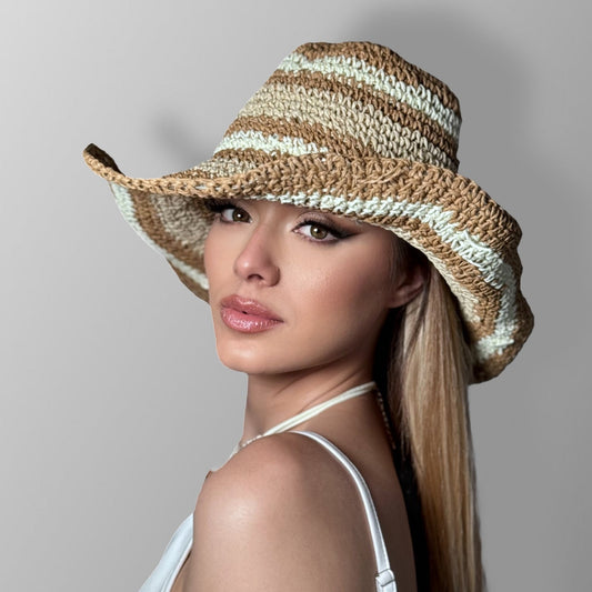 🤠 Chapeau "Texas" Retroussable en Matière Naturelle – Rayures Marron et Beige 🌵