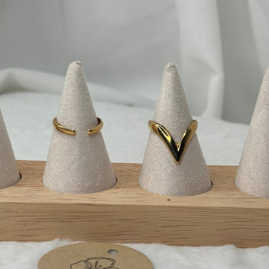 ✨ Bague V Doré 💫
