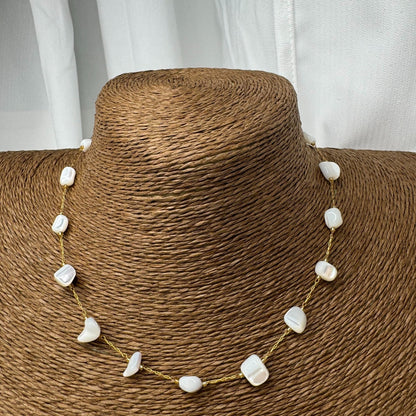 🌿 Collier Doré Pierre Blanche – Élégance Pure & Brillance Sublime 💎🌸