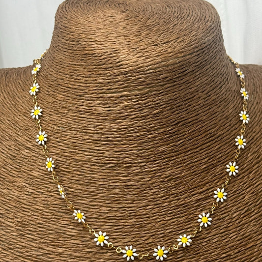 🌸 Collier Petite Fleurs Blanche – Élégance délicate & lumière dorée ✨🌼