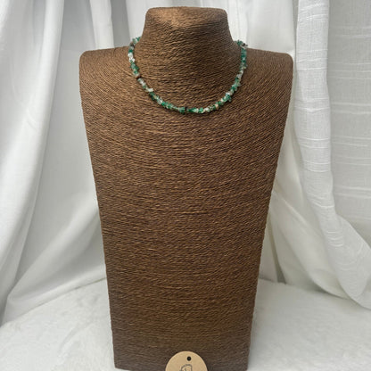 🍃 Collier Massaï Vert – Fraîcheur naturelle & pierres précieuses 💎🌿