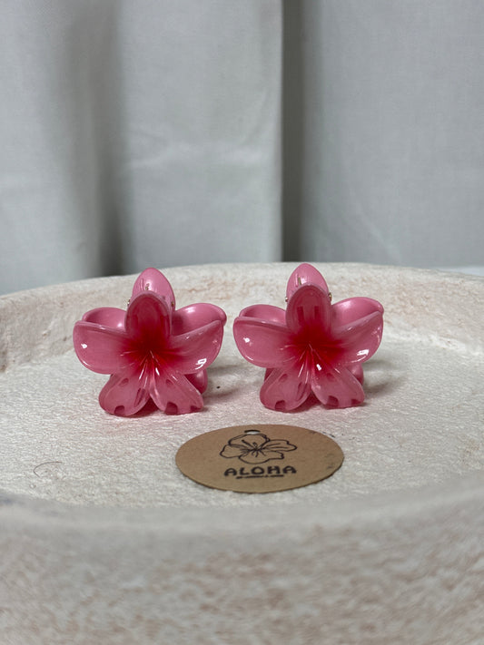 Pince fleur rose cœur rouge